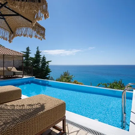 Milos Paradise Luxury Agios Nikitas